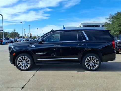 Used 2021 GMC Yukon Denali w/ Denali Premium Package image 8