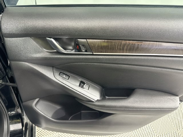 Used 2021 Honda Accord Touring image 25