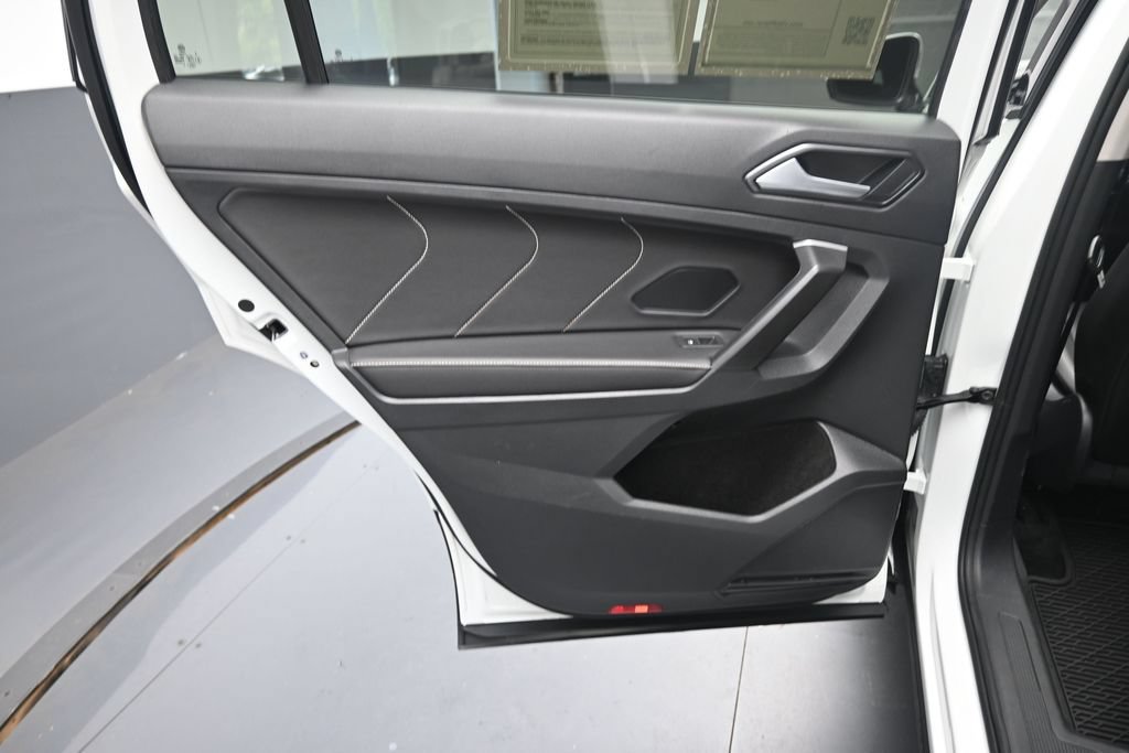 Used 2024 Volkswagen Tiguan SE FWD image 22