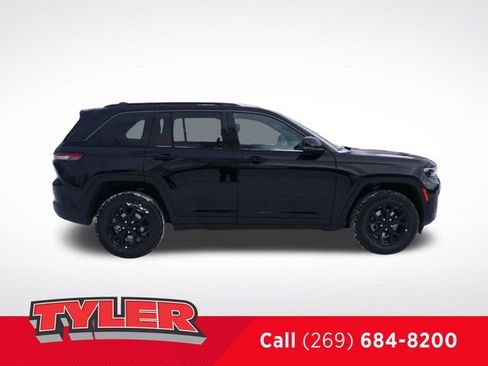New 2026 Jeep Grand Cherokee Altitude AWD/4WD image 9