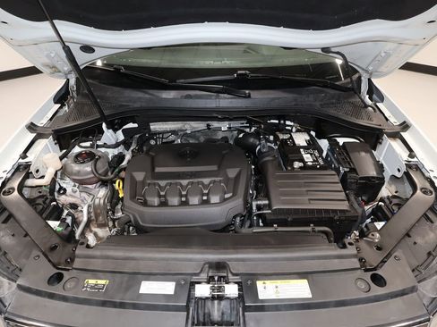 Used 2024 Volkswagen Tiguan SE image 30