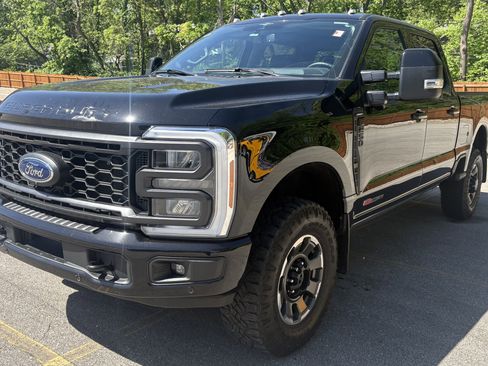 Used 2023 Ford F250 Lariat w/ Lariat Ultimate Package AWD/4WD image 5