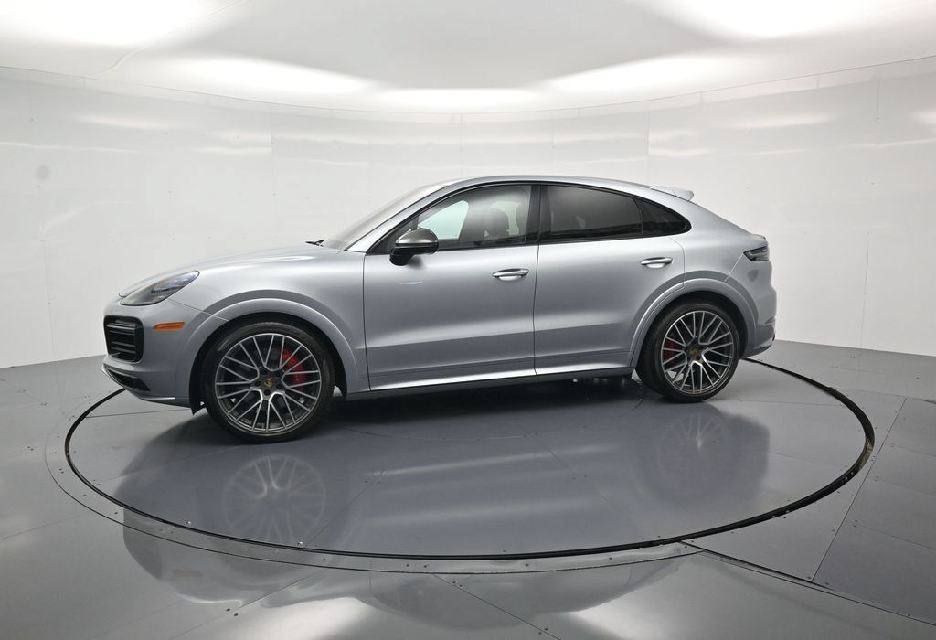 Used 2023 Porsche Cayenne GTS AWD/4WD image 2