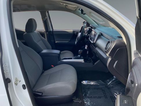 Used 2020 Toyota Tacoma SR5 image 15