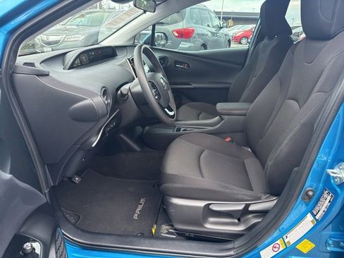 Used 2022 Toyota Prius LE image 16