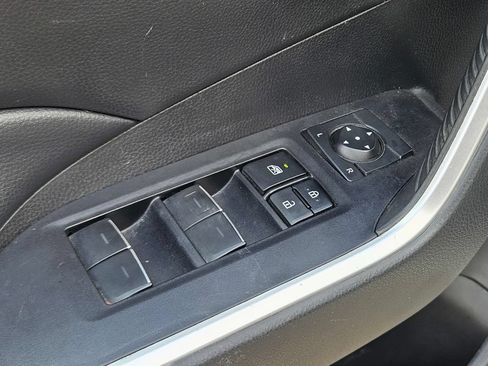 Certified 2022 Toyota RAV4 XLE w/ Convenience Package FWD image 17