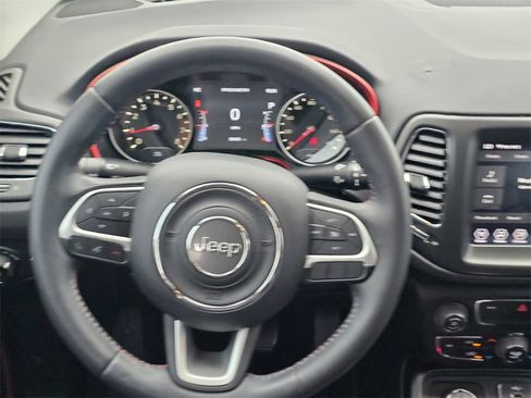 Used 2019 Jeep Compass Trailhawk image 16