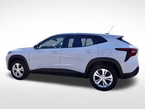 Certified 2025 Chevrolet Trax LS image 7