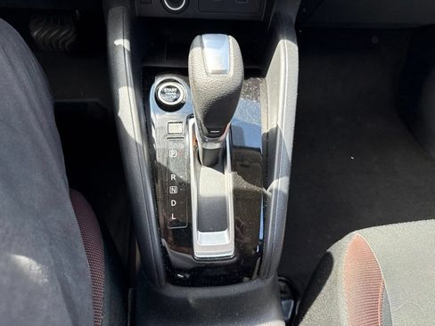 Used 2024 Nissan Versa SR FWD image 20