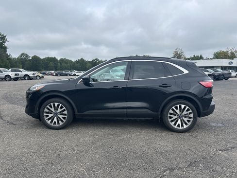 Used 2021 Ford Escape Titanium w/ Class II Trailer Tow Package AWD/4WD image 6