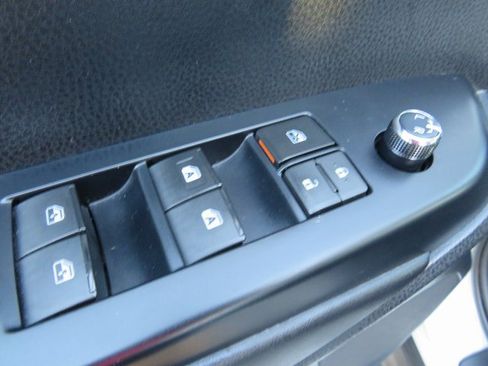 Used 2019 Toyota Highlander SE image 38