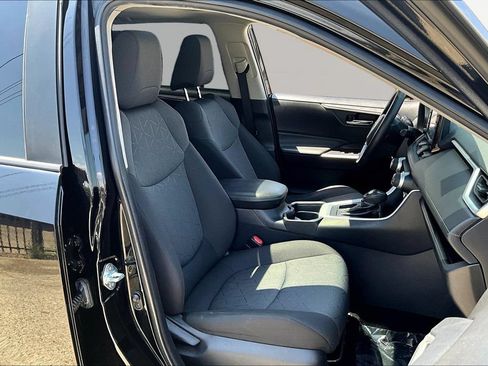 Used 2021 Toyota RAV4 XLE w/ Convenience Package FWD image 31