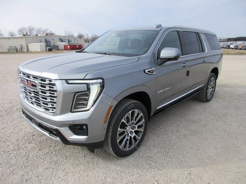 New 2026 GMC Yukon XL Denali w/ Sun & Power Step Package image 9