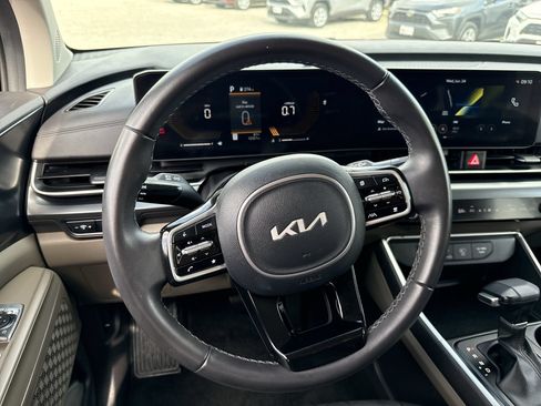 Used 2026 Kia Carnival FWD image 11