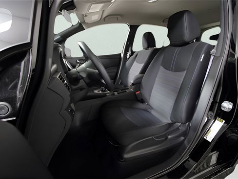 Used 2025 Nissan Leaf S image 16