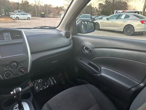 Used 2019 Nissan Versa SV image 22