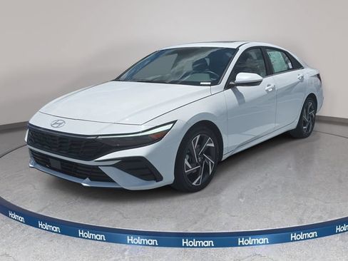 Used 2025 Hyundai Elantra SEL FWD image 1
