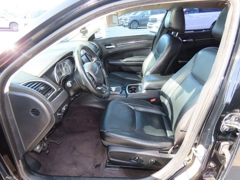 Used 2017 Chrysler 300 Limited w/ Value Package image 25