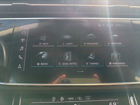 Used 2023 Audi Q8 Premium image 15