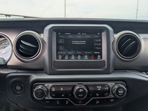 Used 2018 Jeep Wrangler Unlimited Sport S AWD/4WD image 35