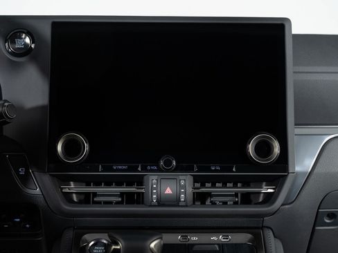 Used 2025 Lexus GX 550 w/ Accessory Package (2T) AWD/4WD image 38