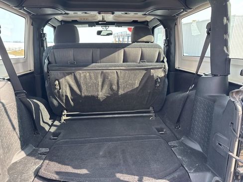 Used 2018 Jeep Wrangler Rubicon w/ Power Convenience Group image 11