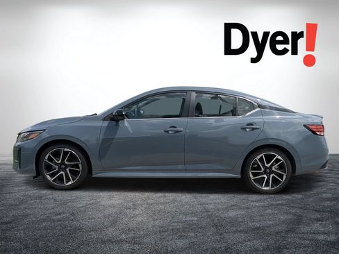 Used 2025 Nissan Sentra SR w/ SR Premium Package FWD image 7