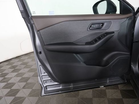 Used 2023 Nissan Rogue S AWD/4WD image 19