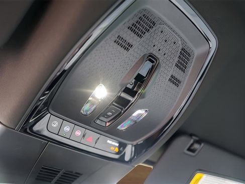 Used 2025 Cadillac Lyriq Luxury image 20