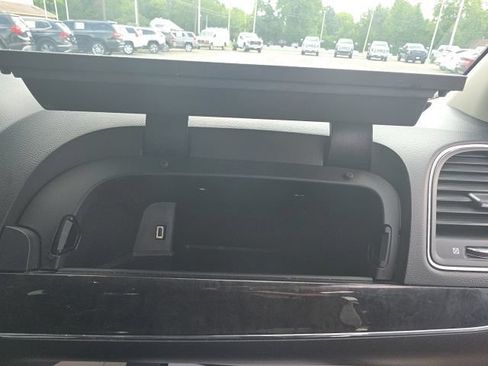 Used 2015 Chrysler Town & Country Touring w/ Driver Convenience Group FWD image 27