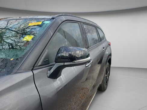 Used 2025 Toyota Highlander XSE image 18