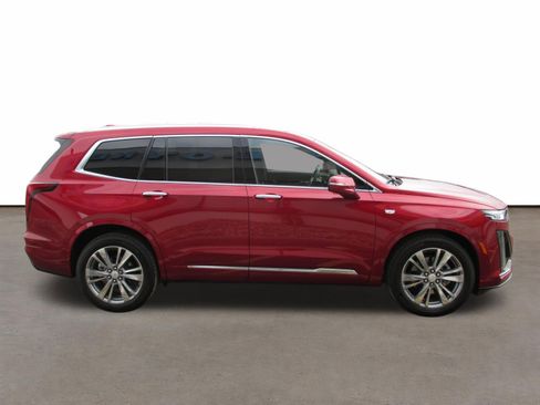 Used 2025 Cadillac XT6 Premium Luxury image 6