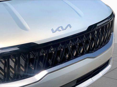 Certified 2025 Kia Carnival EX FWD image 28