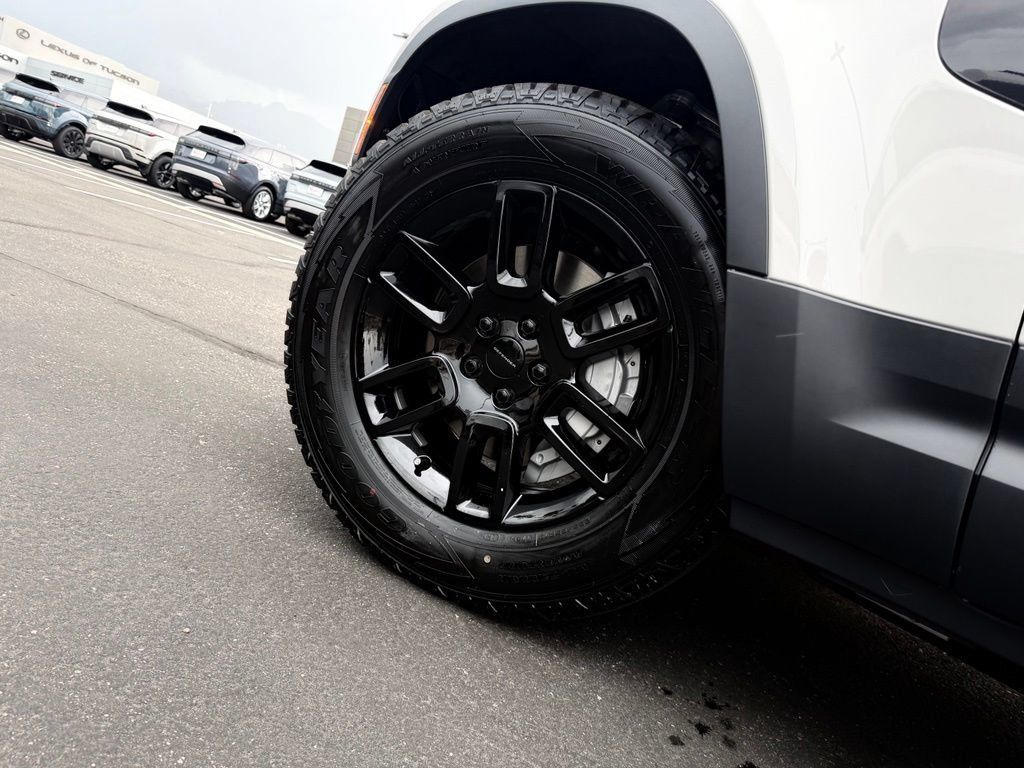 New 2026 Land Rover Defender 110 S AWD/4WD image 5