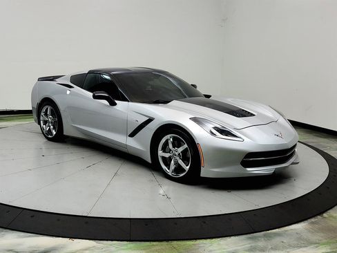 Used 2015 Chevrolet Corvette Stingray Coupe RWD image 3
