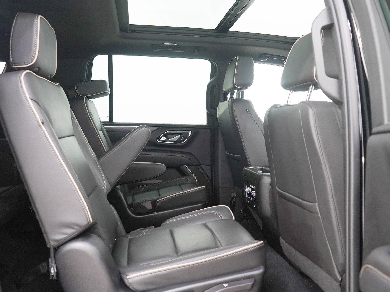 Used 2023 GMC Yukon XL SLT w/ SLT Premium Package AWD/4WD image 14