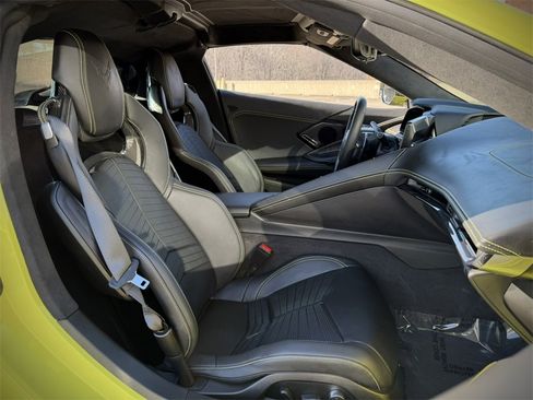 Used 2024 Chevrolet Corvette Stingray Premium Cpe w/ Z51 Performance Package image 19