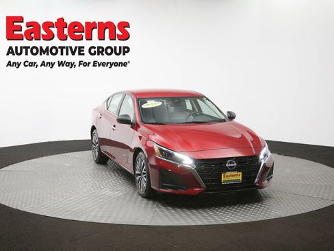 Used 2025 Nissan Altima 2.5 SV FWD image 50
