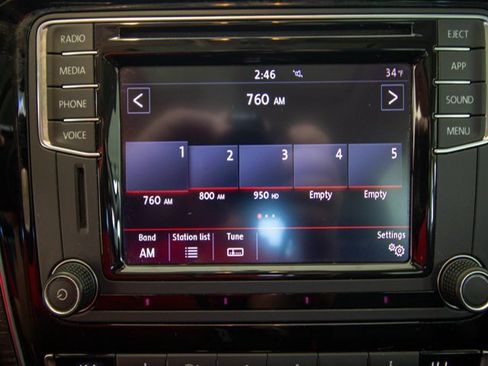 Used 2018 Volkswagen Passat 2.0T SE image 13