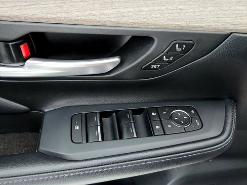 Used 2025 Toyota Grand Highlander AWD image 24