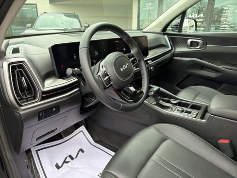 Used 2025 Kia Sorento S image 30