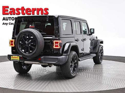 Used 2025 Jeep Wrangler Unlimited Sahara image 5