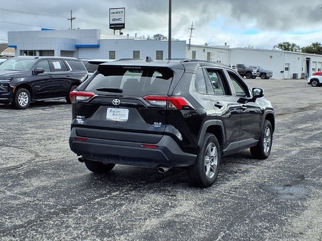 Used 2025 Toyota RAV4 XLE AWD/4WD image 5