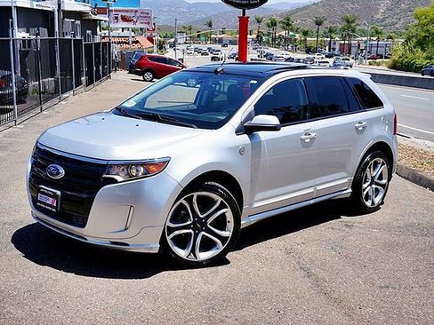 Used 2011 Ford Edge Sport w/ Driver Entry Pkg FWD image 2