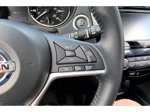 Used 2020 Nissan Rogue SV FWD image 18