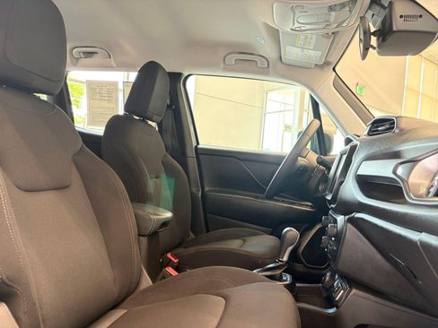 Used 2023 Jeep Renegade Latitude AWD/4WD image 28