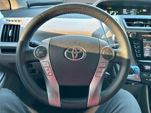 Used 2017 Toyota Prius V Five w/ Advanced Technology Package FWD image 15
