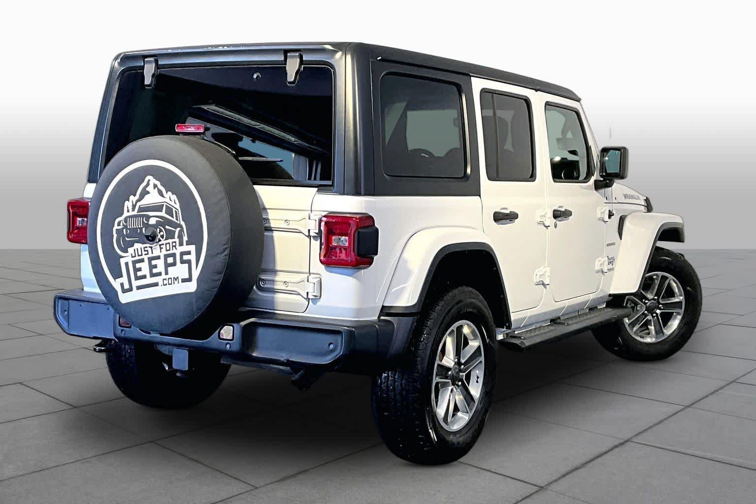 Used 2018 Jeep Wrangler Unlimited Sahara w/ Dual Top Group AWD/4WD image 13