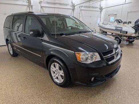 Used 2017 Dodge Grand Caravan Crew FWD image 4