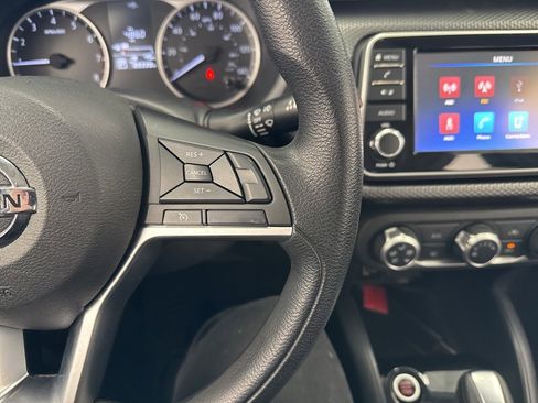 Used 2020 Nissan Kicks S image 19
